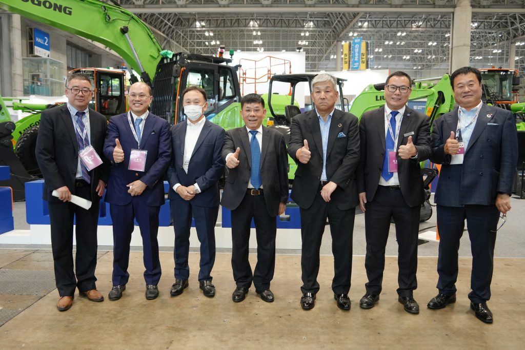 合影_副本-1024x683 壹定发·(EDF)最新官方网站